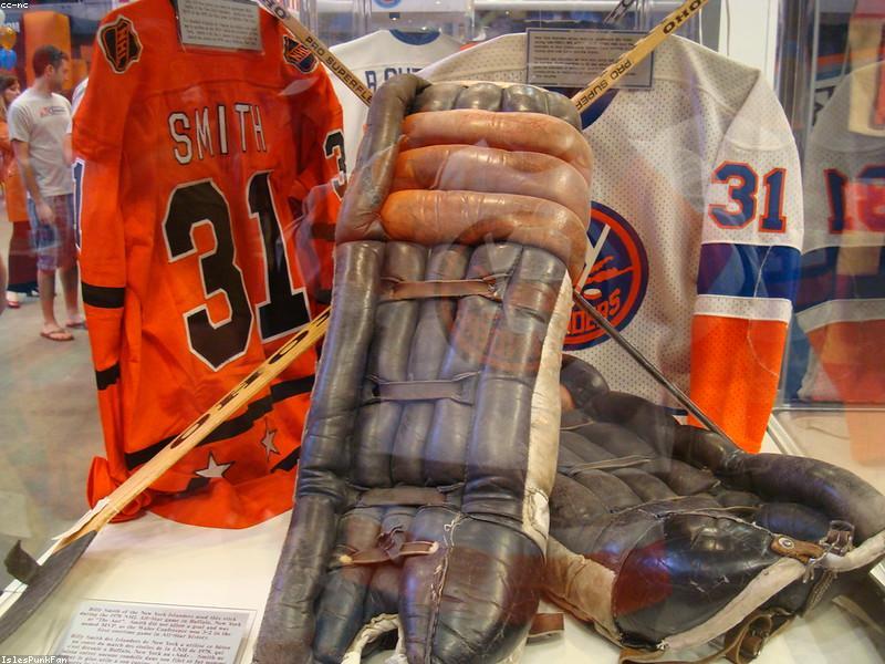 Protective Gloves — Hockey Equipment
